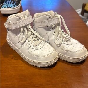 Kids White Nike Air Force AF1 High Top Mid G’s with elastic slip on laces-Sz 12